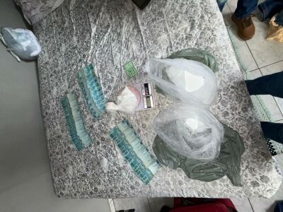 Imagem da notícia Dois são presos com 1,4 kg de cocaína avaliada em R$ 70 mil em Chapadão do Sul